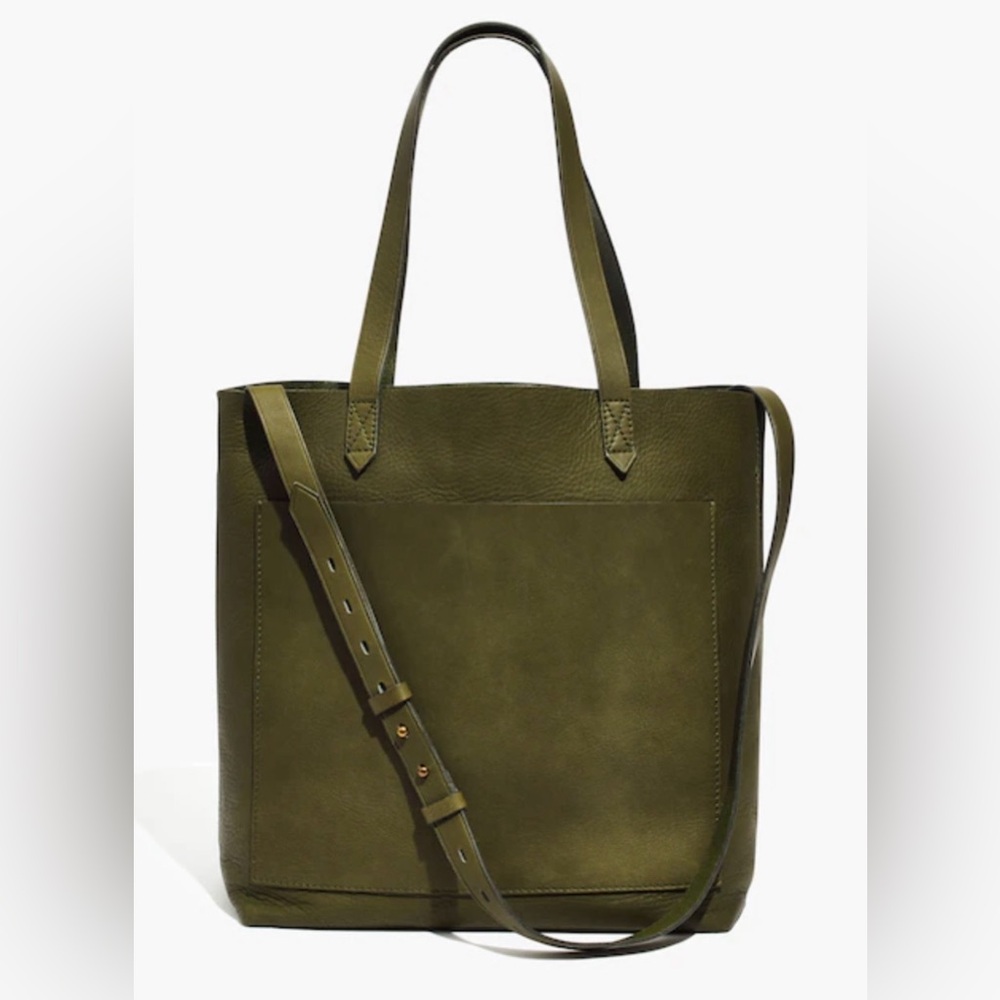 MADEWELL THE MEDIUM TRANSPORT TOTE IN DEEP WOODLAND.